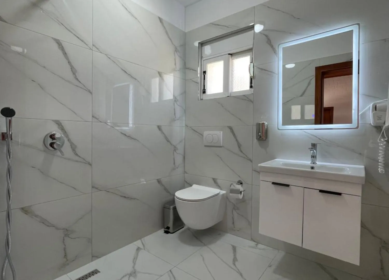 White House Dami Villa Sarande 0*,  Albania